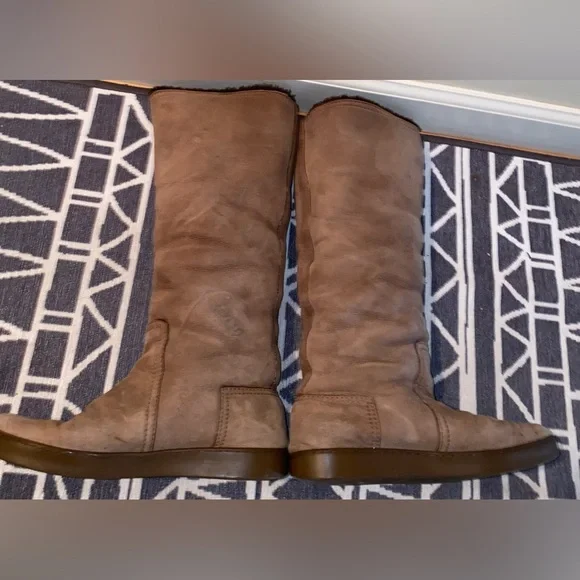 Louis Vuitton gold buckle boots - Picture 7 of 9